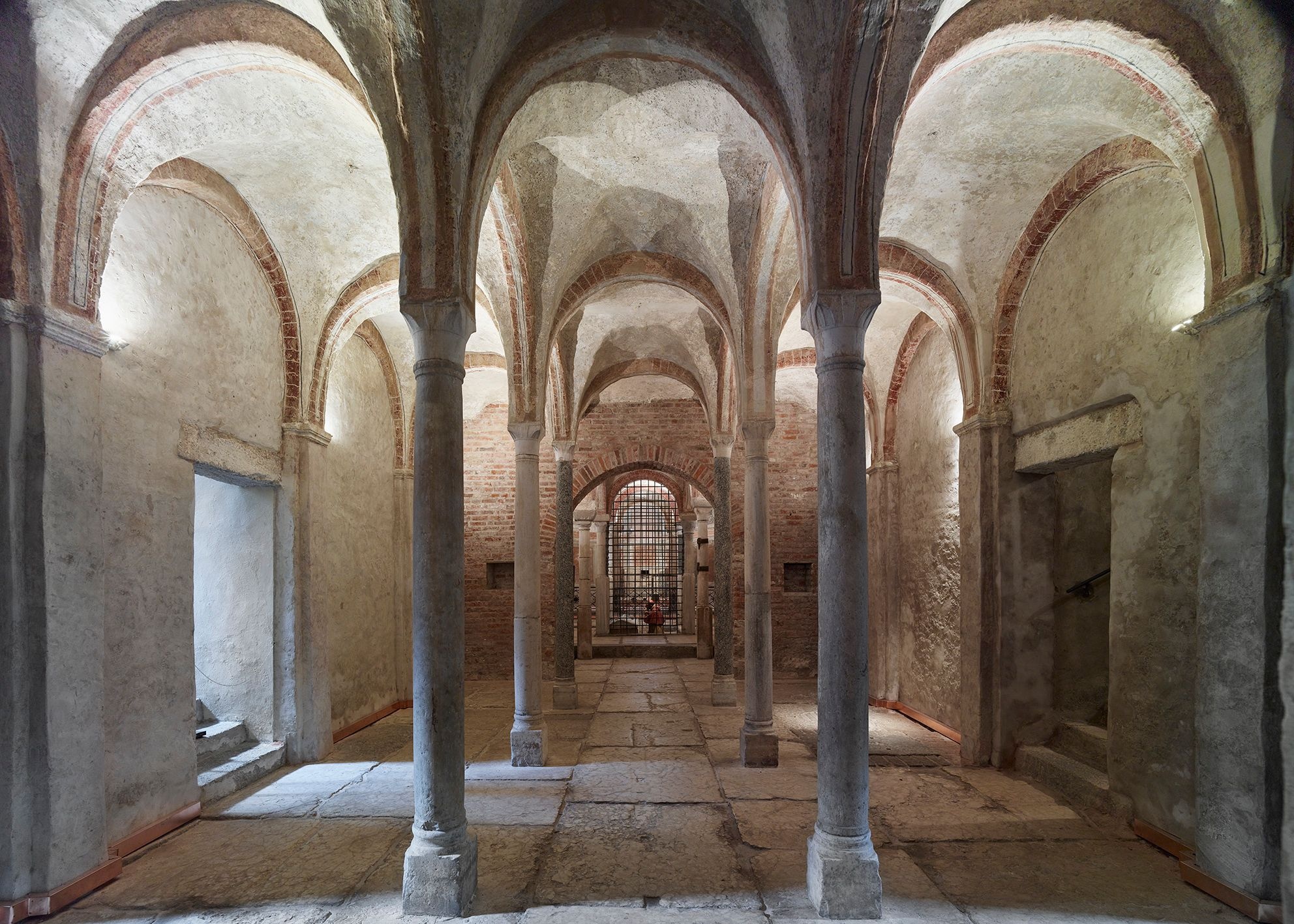 download (2) LA CRIPTA DI SAN SEPOLCRO, IL FORO E IL PALAZZO IMPERIALE - immagine 1
